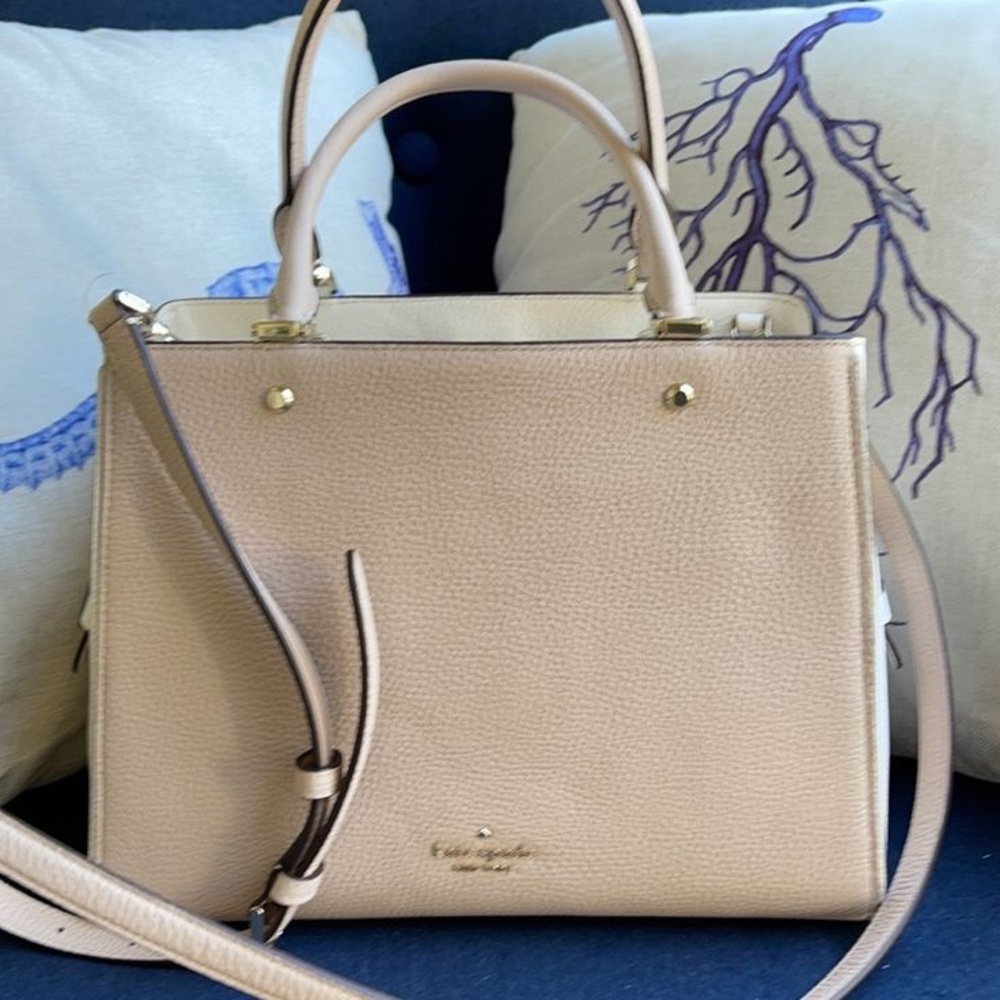 Elegant Cream Handbag - Picture 3 of 4